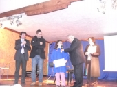 Premiata nel corso del concerto di Natale la vincitrice del concorso filatelico sul 50 della chiesa Divino cuore di Ges, Maria Elena De Vincenti